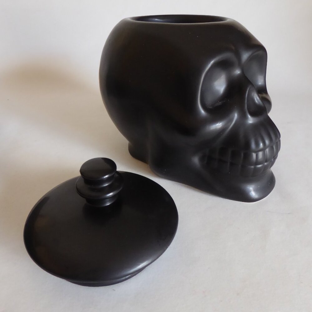NEW GOTHIC HALLOWEEN BLACK SKULL CERAMIC LIDDED COOKIE JAR & CANISTERS SET - Picture 6 of 14